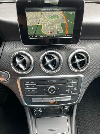 Mercedes A-klasse 180 URBAN AUTO NAVI LED PDC picture 8