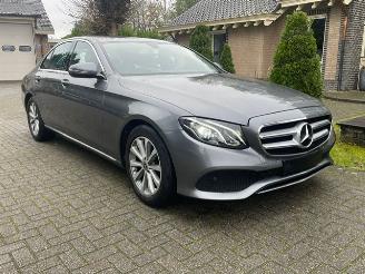 krockskadad bil auto Mercedes E-klasse 200 d AVANTGARDE NAVI CAMERA LED 2017/12