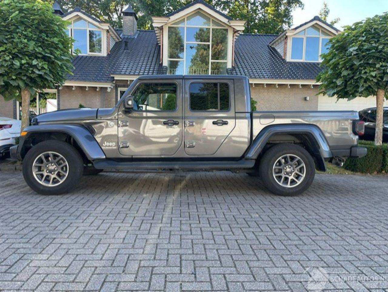 Jeep Gladiator 3.0 V6 crd OVERLANDNAVI LEDER