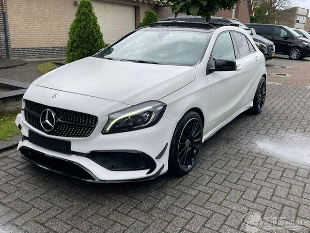 Mercedes A-klasse 180 AMG LINE PANORAMADAK NAVI LED