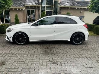 Mercedes A-klasse 180 AMG LINE PANORAMADAK NAVI LED picture 2