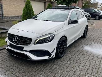 Schadeauto Mercedes A-klasse 180 AMG LINE PANORAMADAK NAVI LED 2017/9