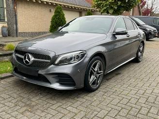 Damaged car Mercedes C-klasse 300 e AMG LINE COMAND CAMERA LED PDC 2020/9