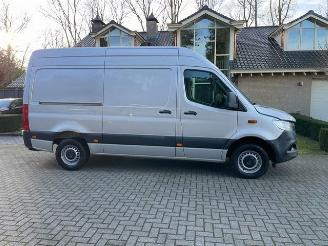 damaged commercial vehicles Mercedes Sprinter 317 CDI L2H2 NAVI CAMERA 2022/12