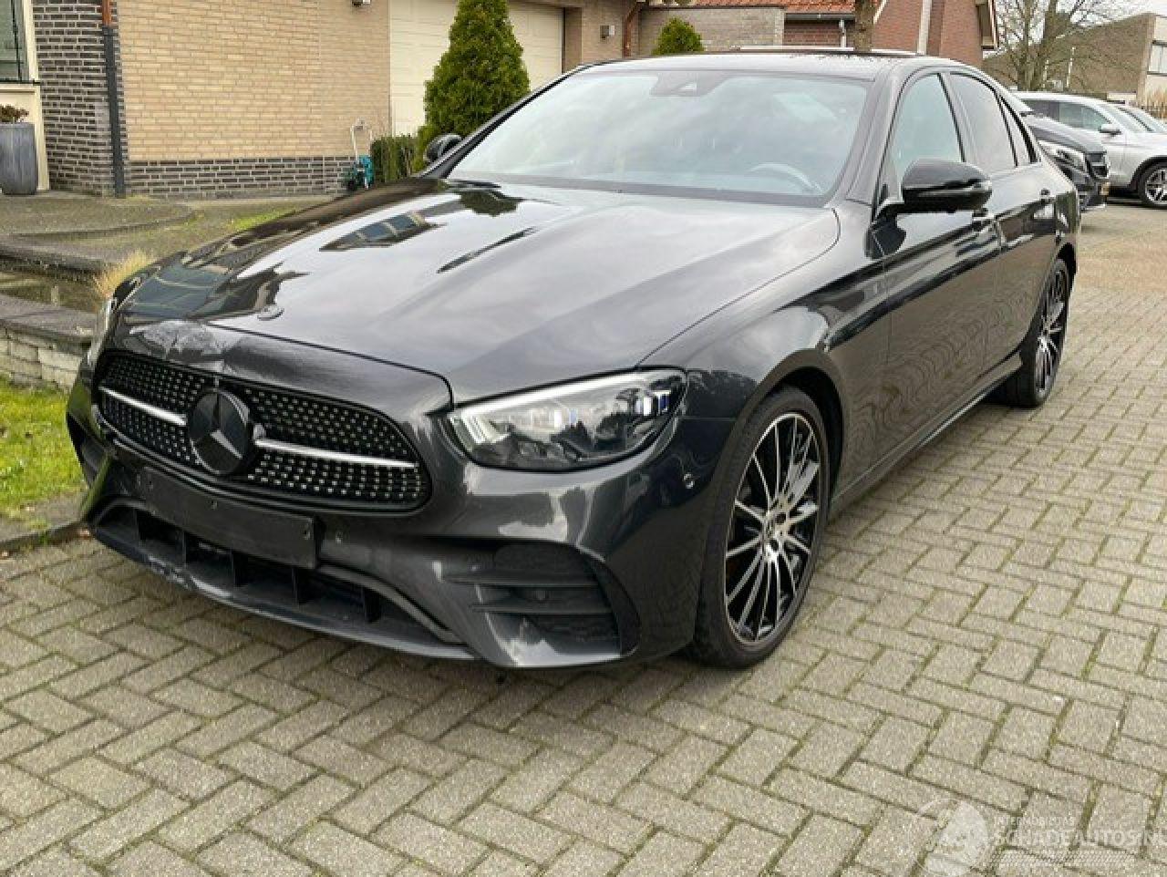 Mercedes E-klasse 300 de AMG LINE WIDESCREEN NIGHT LED