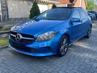 krockskadad bil auto Mercedes A-klasse 250 4MATIC URBAN PANO NAVI PDC 2016/1