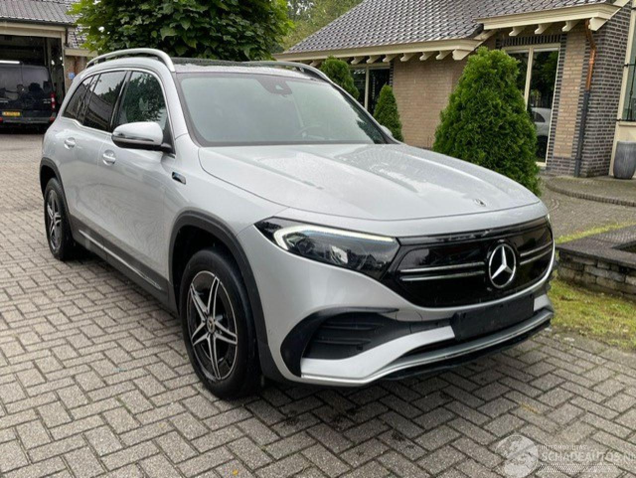 Mercedes EQB 300 4MATIC PANO LED NAVI CAMERA