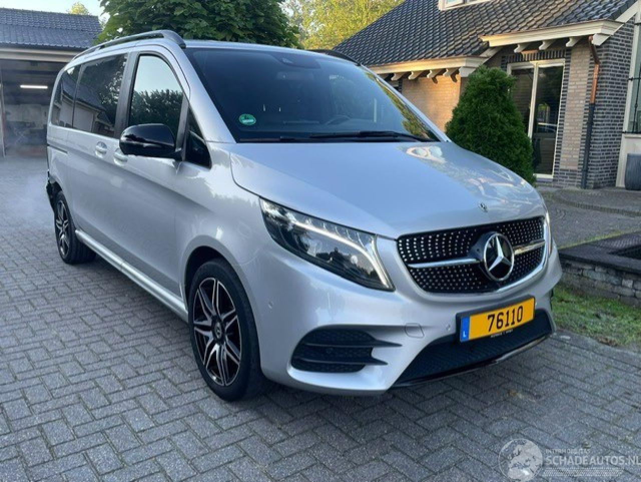 Mercedes  300 d Avantgarde AMG LINE 7 ZITS LED