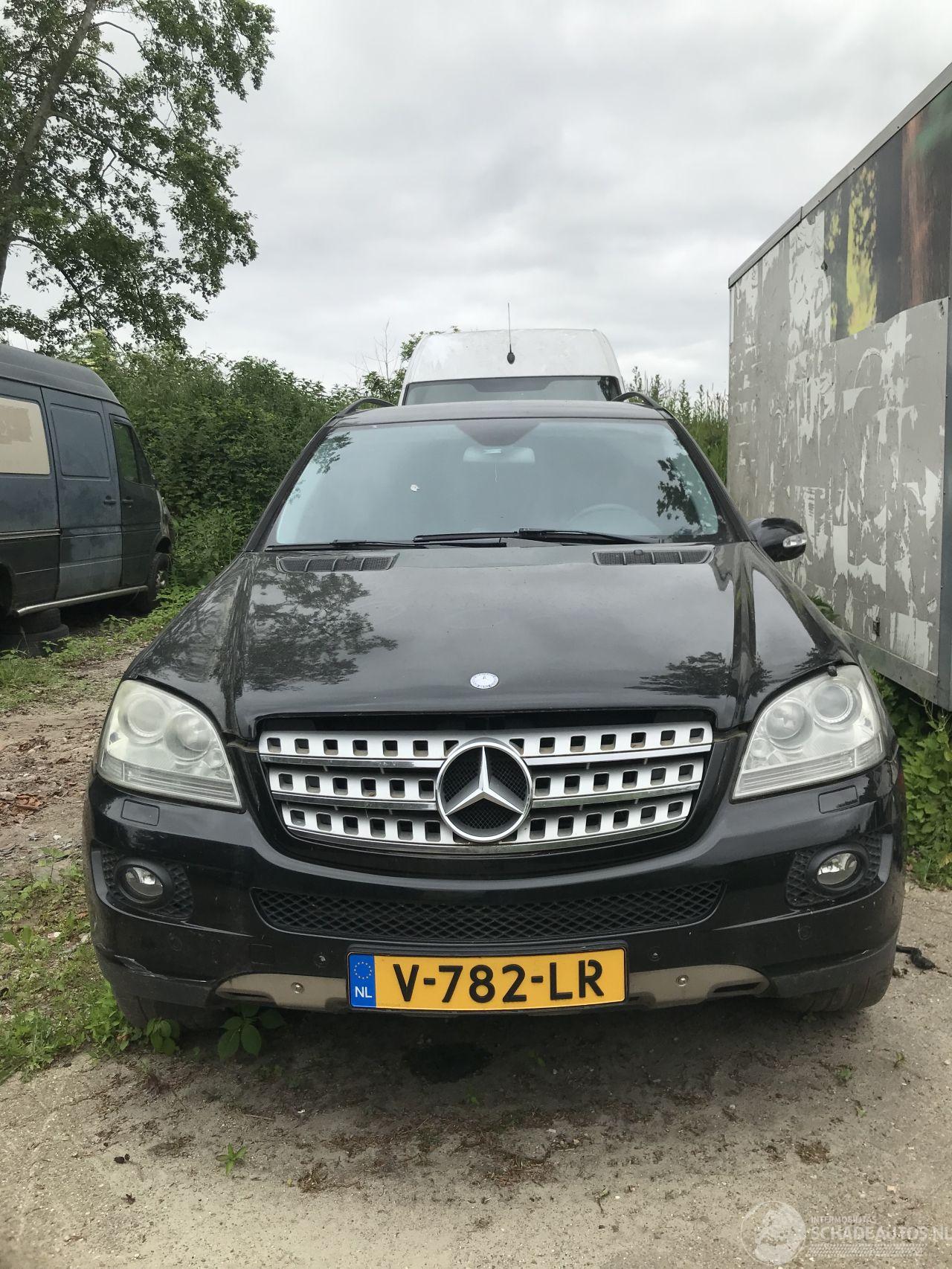 SKF QUERLENKER OBEN VORDERACHSE LINKS passend für MERCEDES C-KLASSE CLK E-KLASSE SKF QUERLENKER OBEN VORDERACHSE LINKS passend für MERCEDES C-KLASSE CLK E-KLASSE