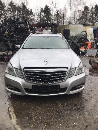 krockskadad bil auto Mercedes Ecovan E 350 CDI COMBI 2009/12