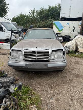 disassembly passenger cars Mercedes E-klasse E 250 D 1989/1
