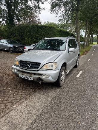 Vrakbiler auto Mercedes ML ML 270 CDI 2003/10