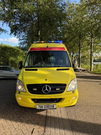 uszkodzony samochody ciężarowe Mercedes Sprinter SPRINTER 319 CDI AMBULANCE 2011/2