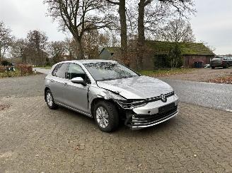skadebil auto Volkswagen Golf HYBRIDE AUTOMAAT eTSI Navi Clima Trekhaak B.J 10-2022 2022/10