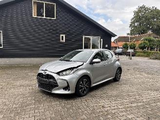 Damaged car Toyota Yaris 1.5 HYBRIDE AUTOMAAT NAVI CLIMA CAMERA LED B.J 08-2022 2022/8