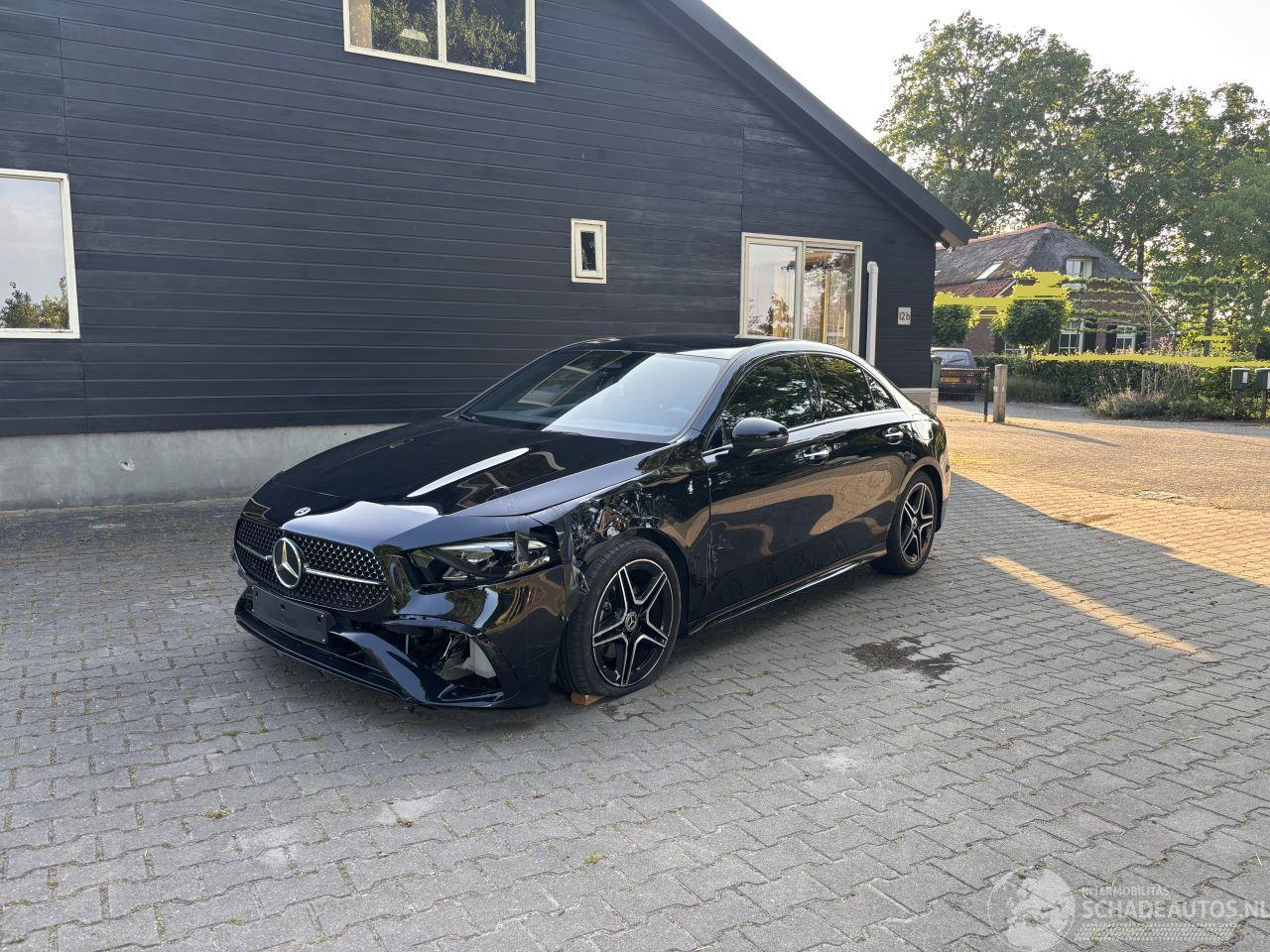 Mercedes A-klasse 200 AMG PANO AUTOMAAT LEER CLIMA CAMERA LED B.J 2025