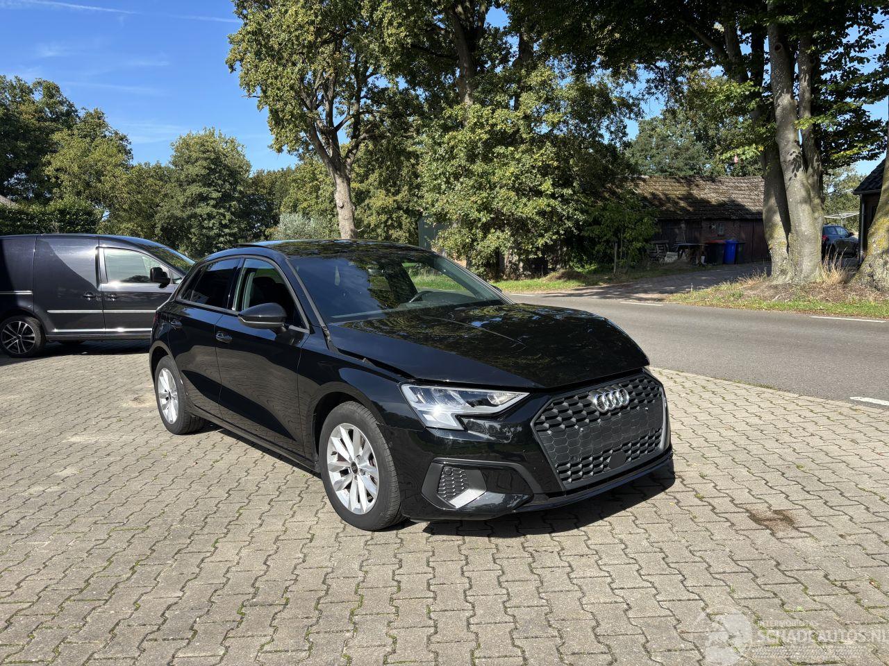 Audi A3 30 TFSI PANORAMADAK LEER NAVI VIRT DASH PARKASS B.J 2024