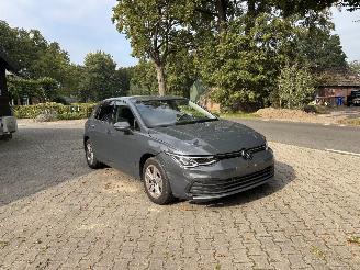 Unfallwagen Volkswagen Golf 8 HYBRIDE AUTOMAAT NAVI CLIMA CAMERA LED VIRTUEEL DASH B.J 2023 2023/4