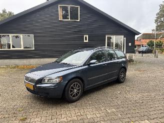 krockskadad bil auto Volvo V-50 V 50 1.8 EDITION 125 PK AIRCO CRUISE TREKHAAK B.J 2005 2005/9