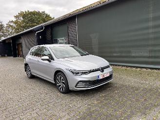 Damaged car Volkswagen Golf HYBRIDE 1.4 PLUG IN AUTOMAAT NAVI CLIMA CAMERA LED PDC B.J 2021 2021/5