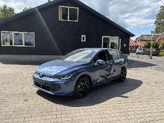 Voiture accidenté Volkswagen Golf 8,5 FACELIFT 1.5 NAVI CLIMA CAMERA LED VIRT DASH B.J 12-2024 2024/12