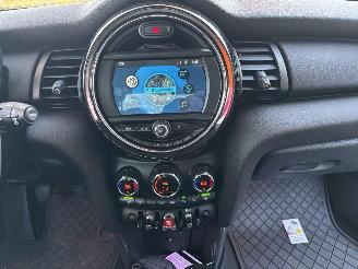 Mini One 1.5 EDITION CLIMA ABS PDC B.J 11-2018 schroefschade picture 9