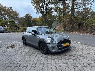 Mini  1.5 EDITION CLIMA ABS PDC B.J 11-2018 SCHROEFSCHADE picture 3