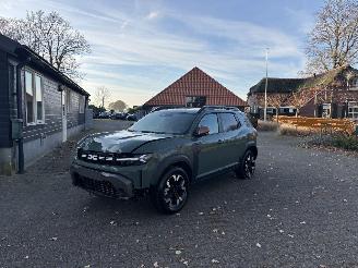 skadebil auto Dacia Duster HYBRIDE 1.6 AUTOMAAT NAVI CLIMA CAMERA VIRT DASH B.J 12-2024 2024/12