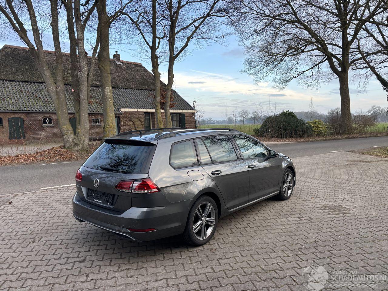 Volkswagen Golf VARIANT TSI 115 PK NAVI CLIMA CAMERA CRUISE B.J 2020 SCHROEFSCHADE