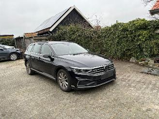 Unfallwagen Volkswagen Passat VARIANT GTE 1.4 PLUG IN DSG NAVI CLIMA CAMERA LED CRUISE B>J 2022 2022/2