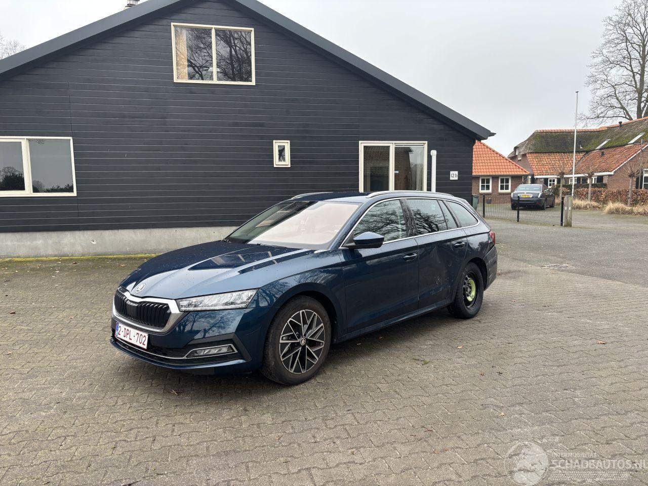 Skoda Octavia ETSI AUTOMAAT HYBRIDE NAVI CLIMA VIRT DASH CAMERA TREKHAAK LED B.J 12-2024