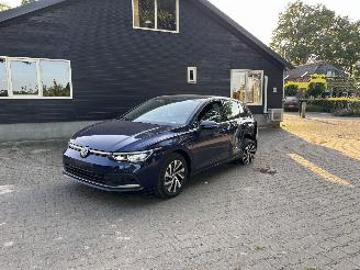 Vaurioauto  passenger cars Volkswagen Golf 8 GTE PLUG IN 204 PK AUTOMAAT NAVI CLIMA CAMERA LED VIRT DASH B.J 12-2023 2023/10