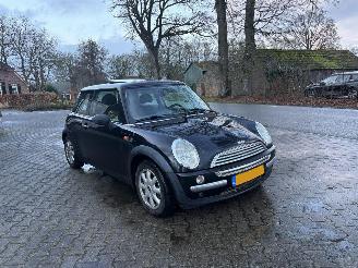 Mini Mini ONE 1.6 PANO AIRCO B.J 2003 APK maart 2027 inruiler picture 3