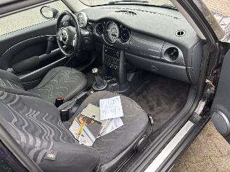 Mini Mini ONE 1.6 PANO AIRCO B.J 2003 APK maart 2027 inruiler picture 9