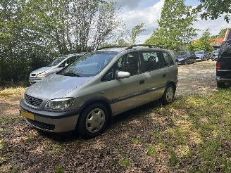 uszkodzony samochody osobowe Opel Zafira 2.0 DIESEL 7 PERSOONS B.J 2000  voor loop of sloop 2000/2