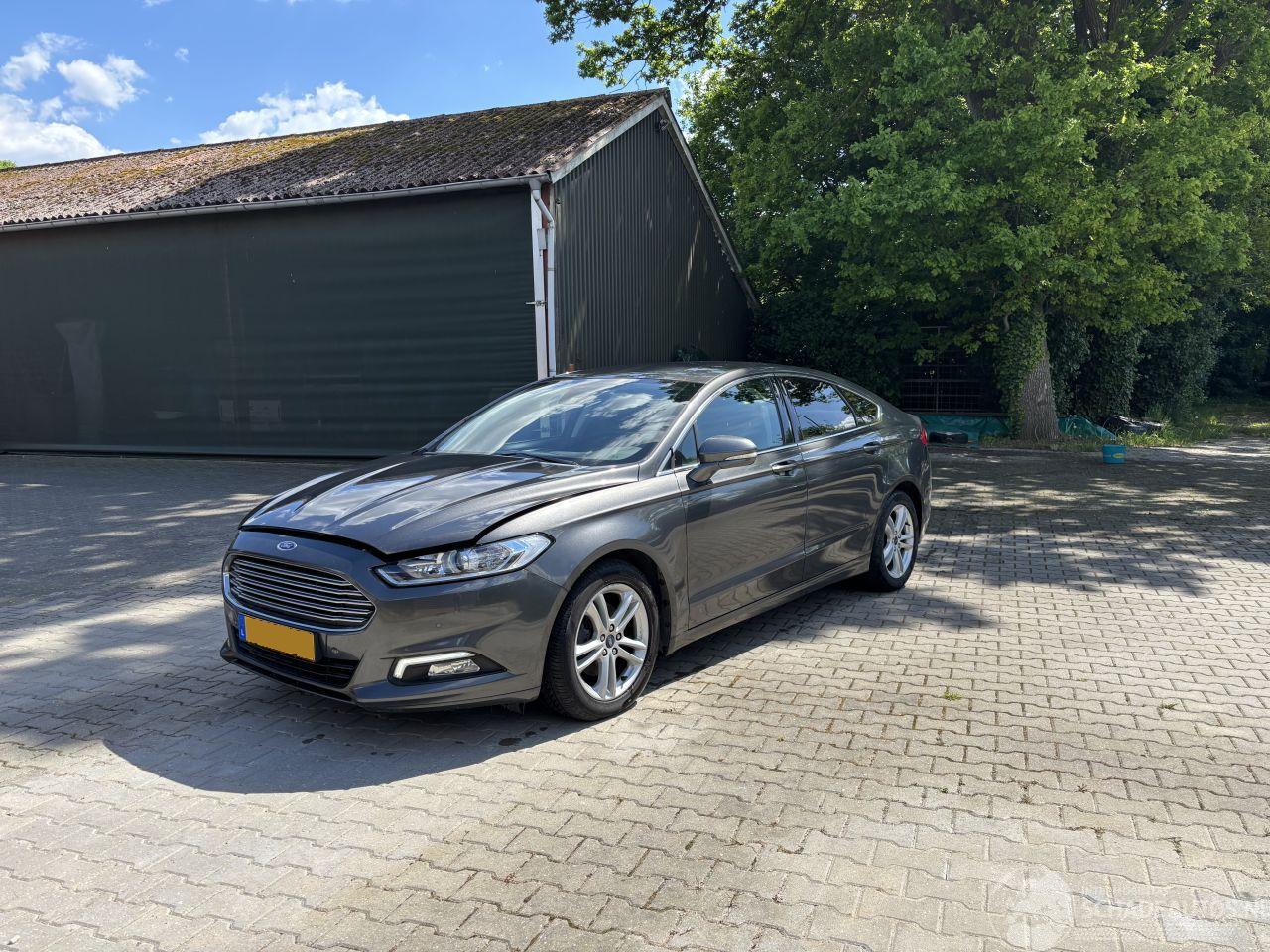 Ford Mondeo AUTOMAAT NAVI CLIMA LED TREKHAAK B.J 2018 MOTORSCHADE MOTOR LOOPT