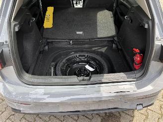 Volkswagen Golf 8.5 1.5 EDITION CLIMA CAMERA LED PDC B.J 2025 FACELIFT lichte schade picture 21
