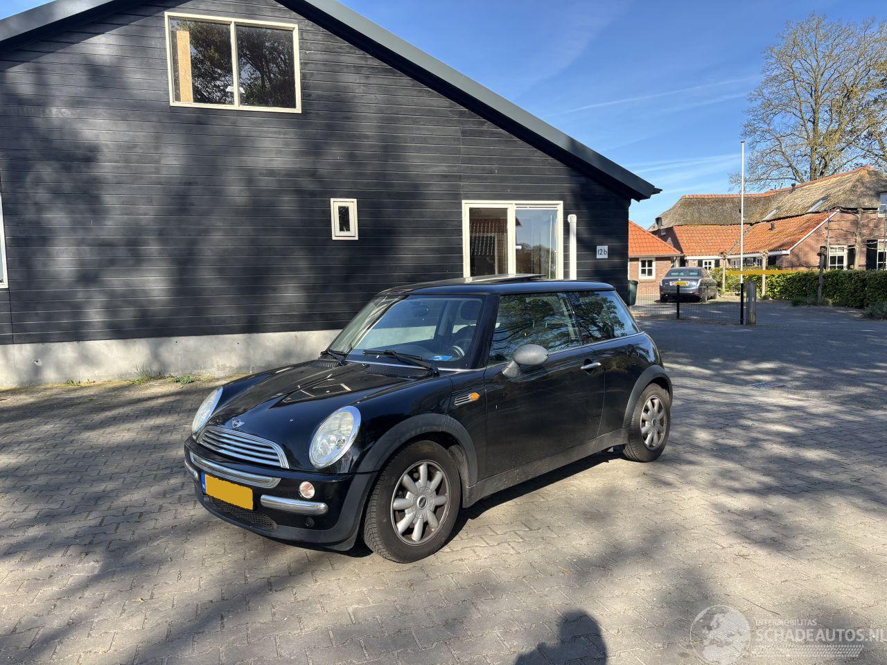 Mini One 1.6 Panodak Airco elec pakket B.J 2003 inruiler geen schade