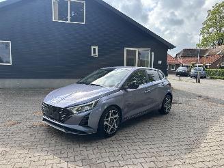 skadebil auto Hyundai I-20 AUTOMAAT 100 PK  PREMIUM SPORT BOSE NAVI CLIMA CAMERA LED B.J 12-2024 2024/12