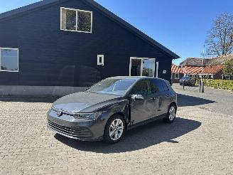 Coche accidentado Volkswagen Golf 8 TSI 110 PK NAVI CLIMA CAMERA LED PDC PRIVACY GLASS B.J 04-2023 2023/4