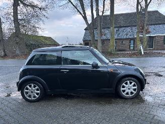 Mini One 1.6 Pano Airco Elec pakket Lmv B.J 2003 2 eigenaar geen schade picture 6