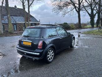 Mini One 1.6 Pano Airco Elec pakket Lmv B.J 2003 2 eigenaar geen schade picture 4