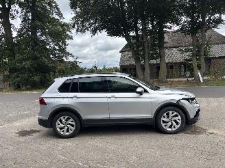 Volkswagen Tiguan 1.5 AUTOMAAT 150 PK NAVI CLIMA CAMERA VIR Dashboard LED TREKHAAK B.J 2024 picture 6