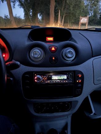 Citroën C3 1.4 Ambiance 5-drs Stuurber Elec pakket Trekhaak B.J 2003 Apk april 2027 doffe lak picture 12