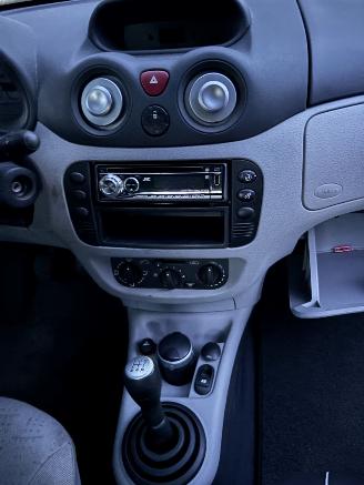 Citroën C3 1.4 Ambiance 5-drs Stuurber Elec pakket Trekhaak B.J 2003 Apk april 2027 doffe lak picture 13