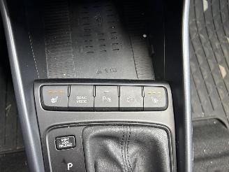 Hyundai I-20 AUTOMAAT 100 PK PREMIUM SPORT BOSE NAVI CLIMA CAMERA LED B.J 12-2024 picture 15