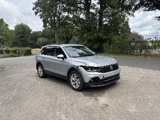 Volkswagen Tiguan 1.5 AUTOMAAT 150 PK NAVI CLIMA CAMERA VIR DASHBOARD LED TREKHAAK B.J 2024 picture 3