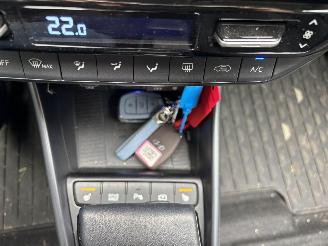 Hyundai I-20 AUTOMAAT 100 PK PREMIUM SPORT BOSE NAVI CLIMA CAMERA LED B.J 12-2024 picture 14