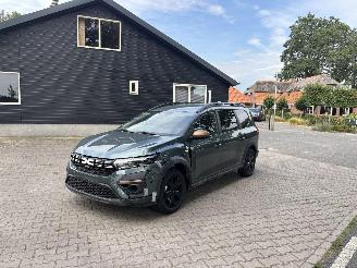 Schadeauto Dacia Jogger 1.6 HYBRIDE AUTOMAAT EXTREEM 5 P NAVI CLIMA CAMERA TREKHAAK B.J 2025 2025/2