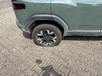 Dacia Duster AUTOMAAT 1.6 HYBRIDE NAVI CLIMA CAMERA PDC LED B.J 12-2024 picture 16